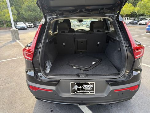 Used 2025 Volvo XC40 B5 Ultra AWD/4WD image 34