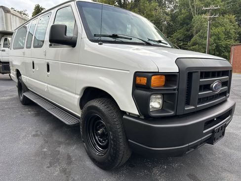 Used 2010 Ford E-350 and Econoline 350 Extended Wagon Super Duty image 2
