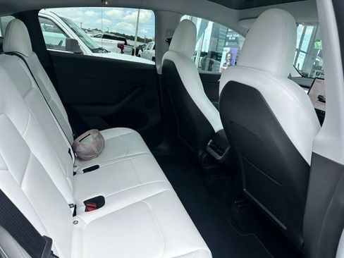 Used 2025 Tesla Model Y Long Range RWD image 18