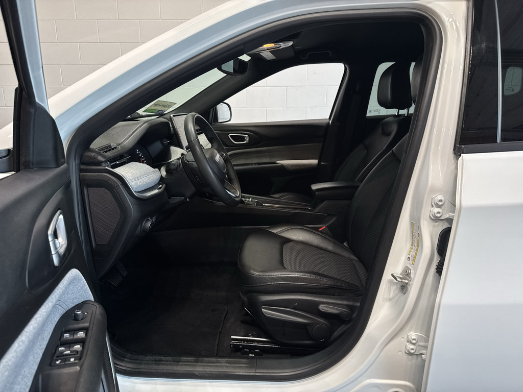 Used 2024 Jeep Compass Latitude AWD/4WD image 14