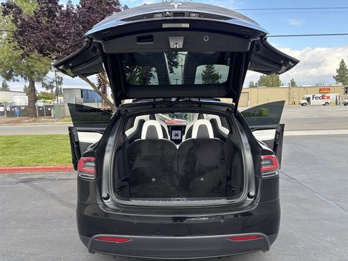 Used 2018 Tesla Model X 75D AWD/4WD image 29