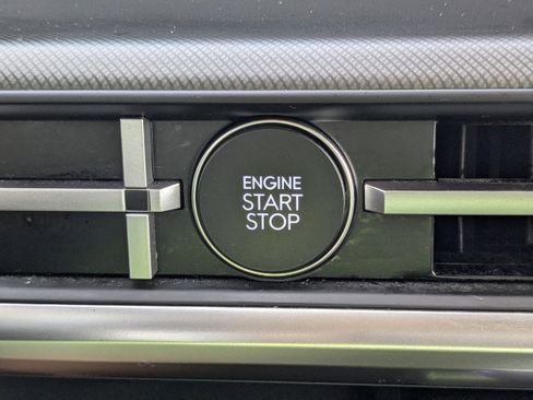 Used 2025 Hyundai Santa Fe SE image 33