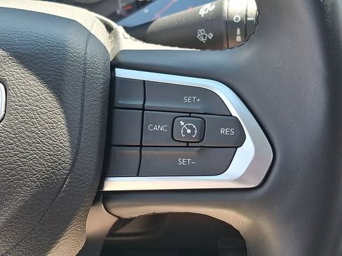 Used 2022 Jeep Compass Latitude w/ Sun and Sound Group AWD/4WD image 23