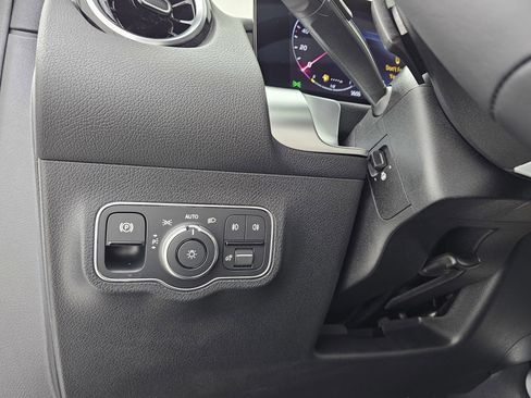 New 2026 Mercedes-Benz GLB 250 4MATIC image 9