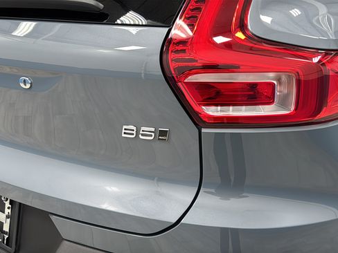 Used 2023 Volvo XC40 B5 Plus AWD/4WD image 37