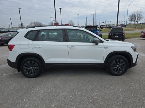 Used 2022 Volkswagen Taos S image 6