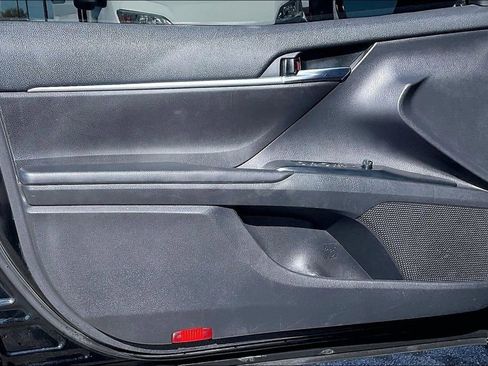 Used 2020 Toyota Camry SE image 17