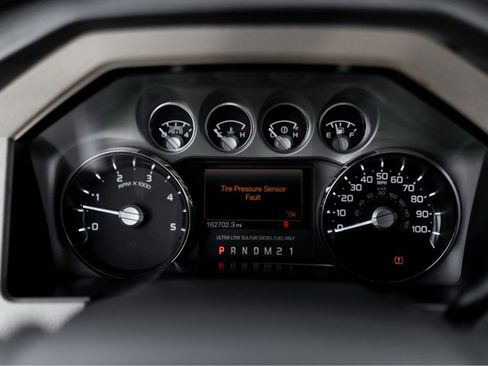 Used 2014 Ford F250 Lariat w/ Lariat Interior Package image 16