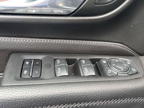 Used 2024 GMC Yukon XL Denali AWD/4WD image 16