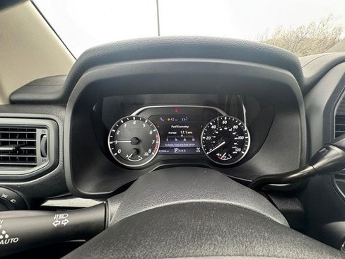 Used 2024 Nissan Titan SV w/ SV Convenience Package image 18