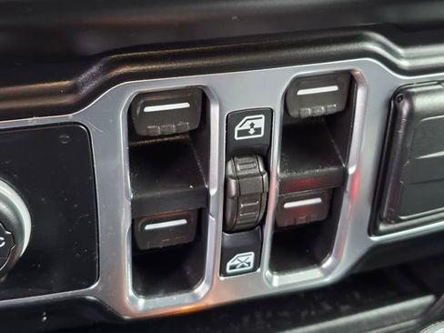 Used 2022 Jeep Wrangler Unlimited Sahara w/ Cold Weather Group image 20