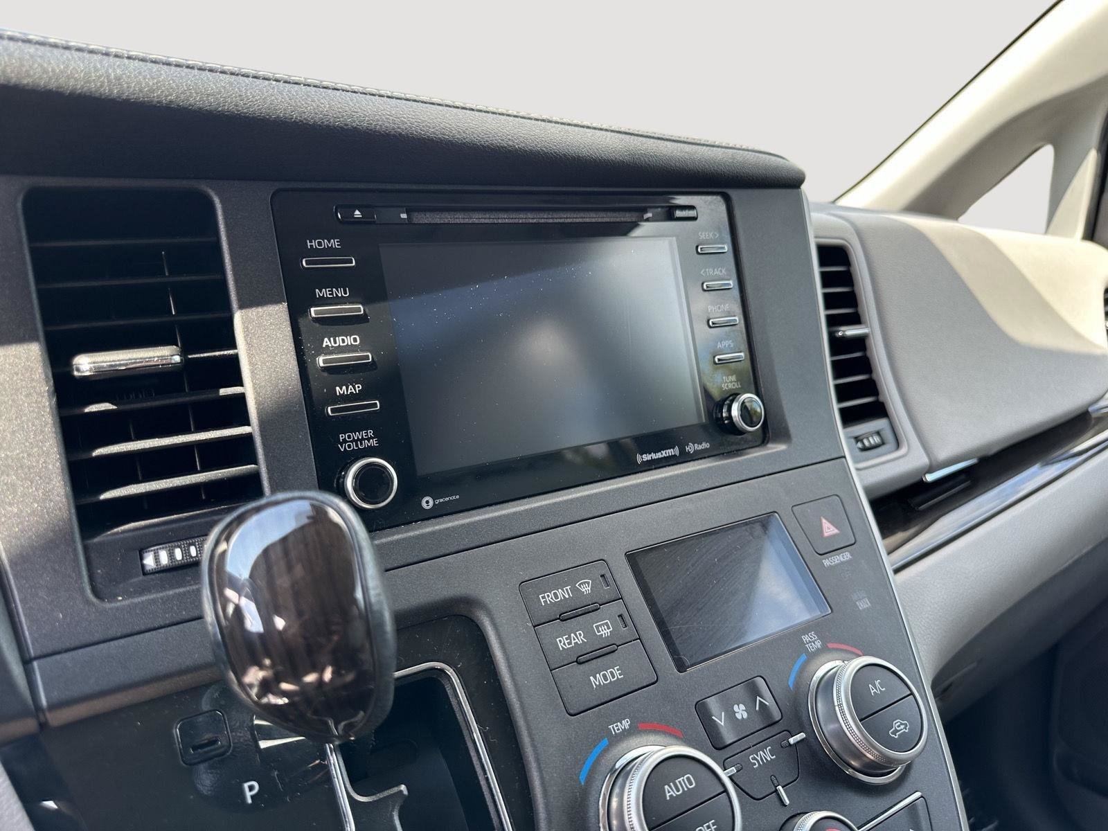 Used 2020 Toyota Sienna XLE FWD image 12