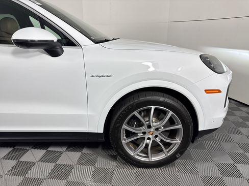 Certified 2025 Porsche Cayenne E-Hybrid image 12