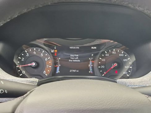 Used 2025 Jeep Compass Latitude AWD/4WD image 16