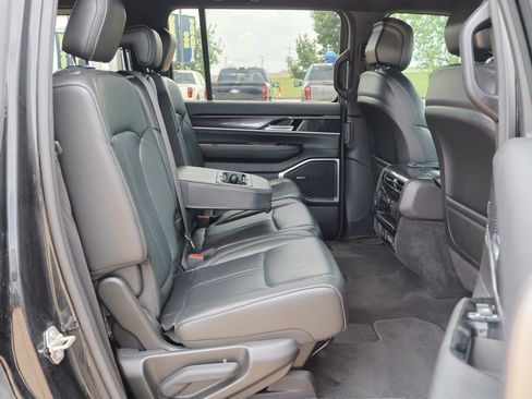 Used 2023 Jeep Wagoneer 4WD image 38