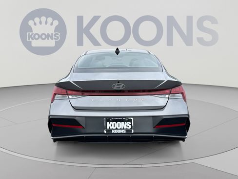 Used 2025 Hyundai Elantra SEL FWD image 10