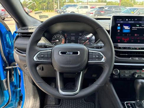 Used 2025 Jeep Compass Latitude w/ Convenience Group AWD/4WD image 24
