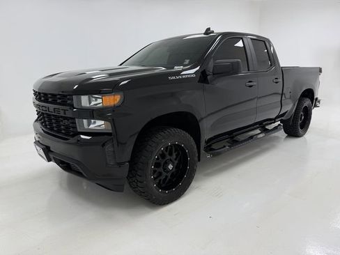 Used 2019 Chevrolet Silverado 1500 Custom w/ Custom Convenience Package AWD/4WD image 5