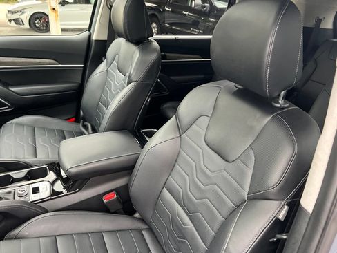 Certified 2022 Kia Telluride SX w/ SX Prestige Package AWD/4WD image 5