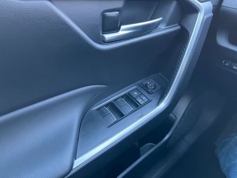 Used 2025 Toyota RAV4 XLE image 20