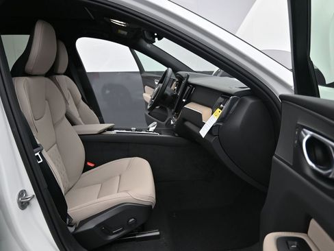 New 2026 Volvo XC60 B5 Core AWD/4WD image 15