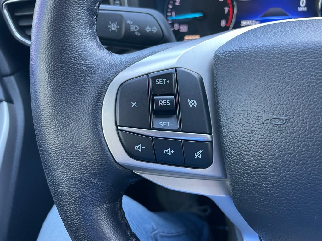 Used 2023 Ford Explorer XLT w/ Equipment Group 202A AWD/4WD image 19