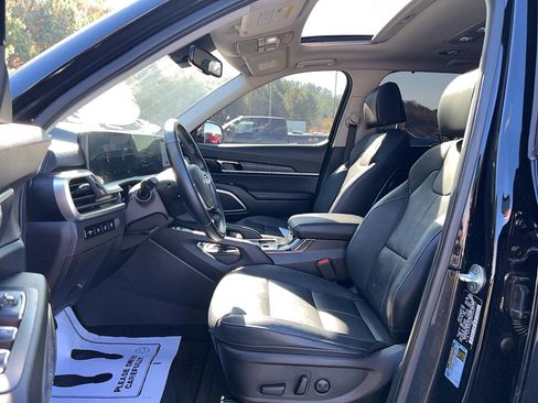 Used 2023 Kia Telluride EX w/ EX Captain's Chair Package image 10