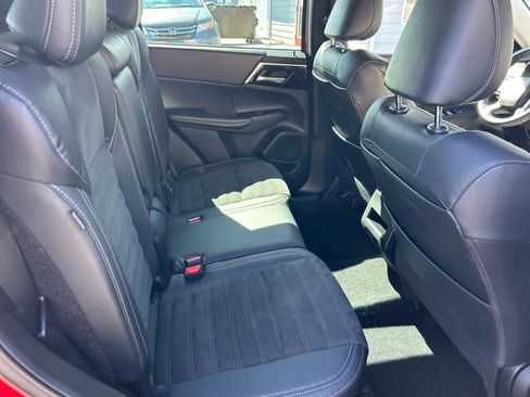 Used 2023 Mitsubishi Outlander SE image 29