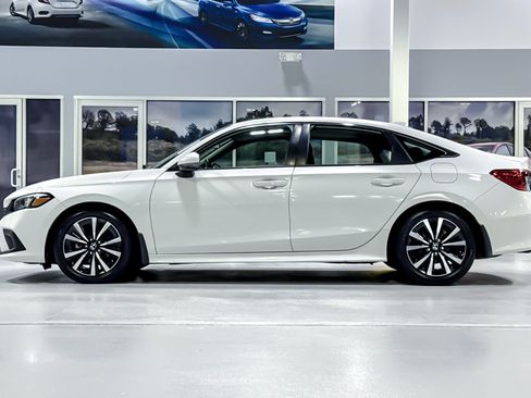 Used 2023 Honda Civic EX image 2