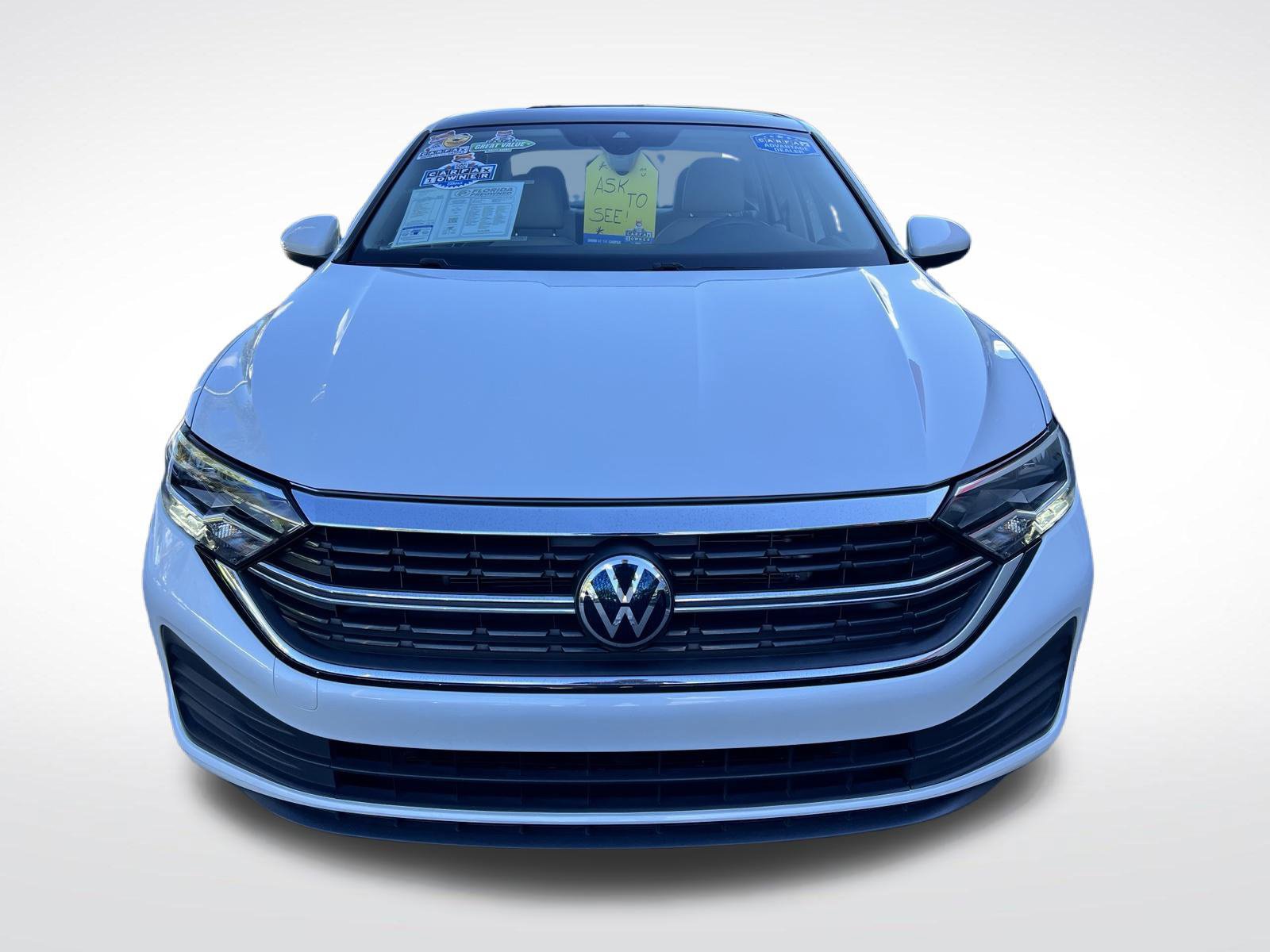 Used 2024 Volkswagen Jetta SE w/ Panoramic Sunroof Package FWD image 2