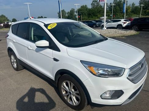 Used 2019 Ford Escape SE FWD image 3