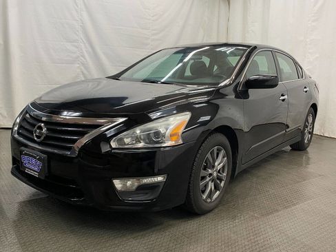 Used 2015 Nissan Altima 2.5 S w/ Sport Value Package image 4