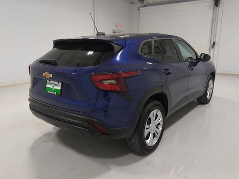 Used 2024 Chevrolet Trax LS FWD image 9