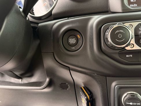 Used 2021 Jeep Gladiator Overland image 50