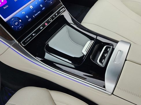 Used 2025 Mercedes-Benz CLE 300 4MATIC Cabriolet image 15