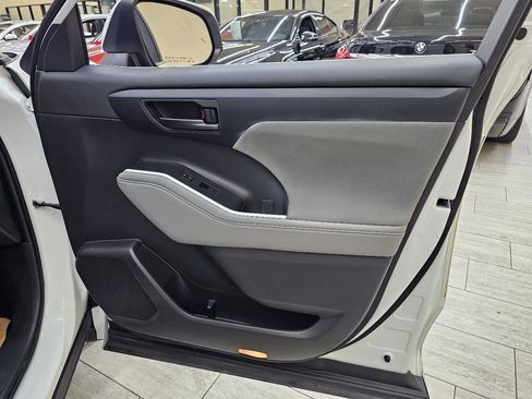 Used 2023 Toyota Highlander LE image 39