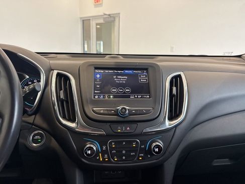 Used 2022 Chevrolet Equinox LT image 22