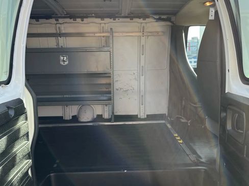 Used 2010 Chevrolet Express 2500 Extended image 10