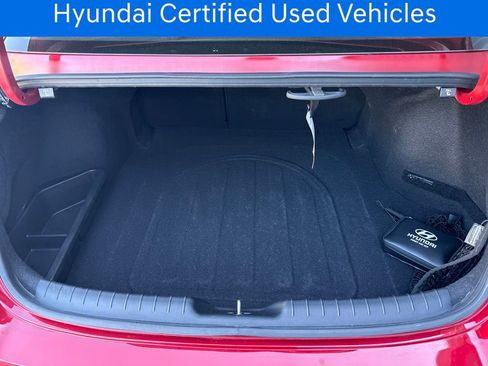 Certified 2023 Hyundai Elantra Limited w/ Preferred Accessory Package image 18