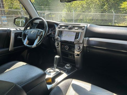 Used 2020 Toyota 4Runner SR5 Premium AWD/4WD image 17