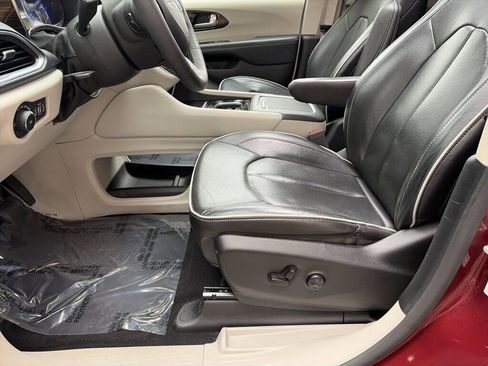 Used 2023 Chrysler Pacifica Limited image 28