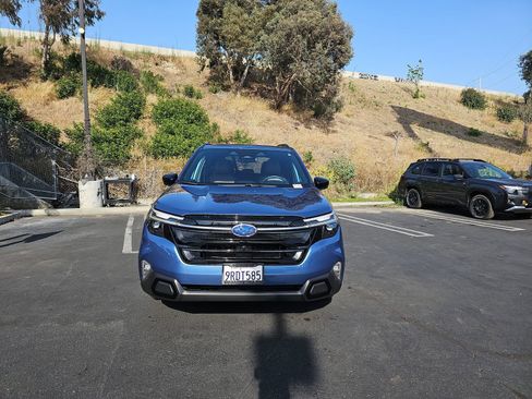 Used 2025 Subaru Forester Touring AWD/4WD image 12