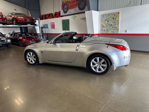 Used 2004 Nissan 350Z Enthusiast w/ Side Airbags Pkg image 38