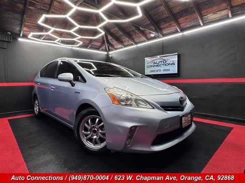 Used 2014 Toyota Prius V Two image 1