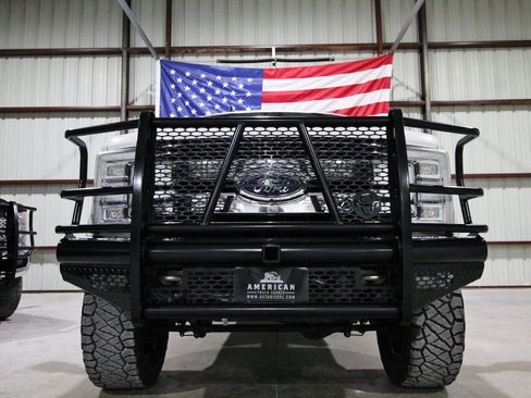 Used 2019 Ford F250 Lariat w/ Lariat Ultimate Package AWD/4WD image 2
