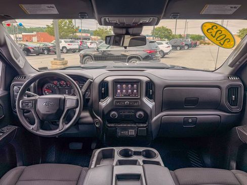 Used 2023 Chevrolet Silverado 1500 Custom Trail Boss AWD/4WD image 15