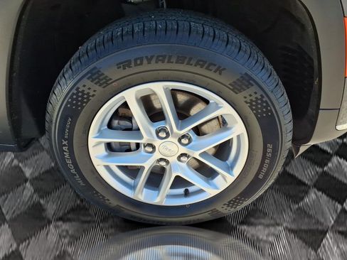 Used 2022 Jeep Grand Cherokee L Laredo w/ Luxury Tech Group I image 7