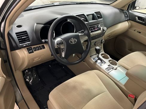 Used 2012 Toyota Highlander 4WD w/ Tech Pkg image 15