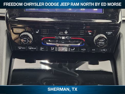 New 2025 Jeep Grand Cherokee Altitude image 13