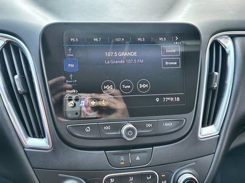 Used 2020 Chevrolet Malibu LT w/ Leather Package FWD image 16
